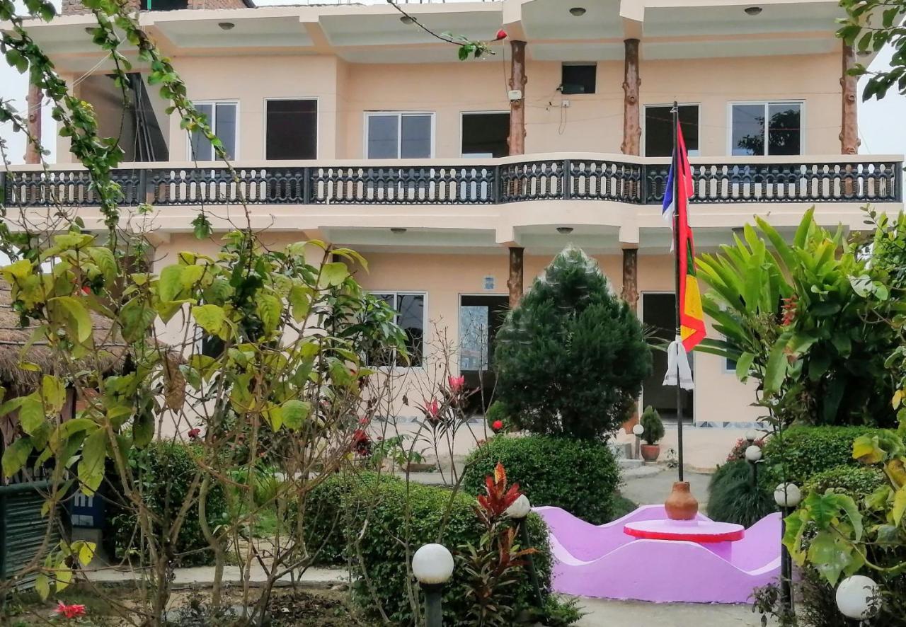 Hotel Garden Of Dreams Sauraha Εξωτερικό φωτογραφία